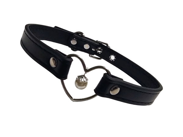Black faux leather collar with heart ring and pearl front view