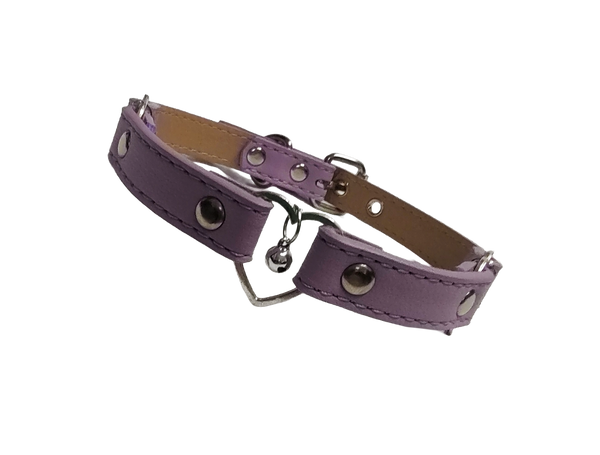 Pastel purple faux leather 3 heart ring collar with bells front view