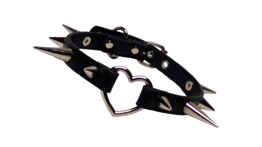 Black faux leather collar with heart ring and alternating cone spikes front view