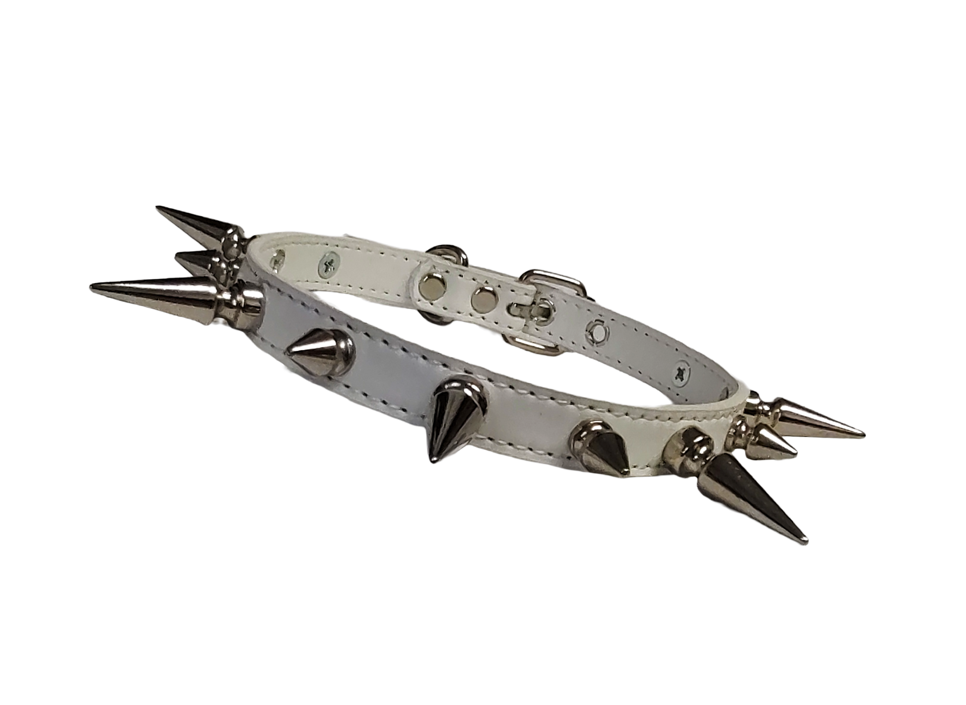 White faux leather spiked collar with alternating tree spikes front view