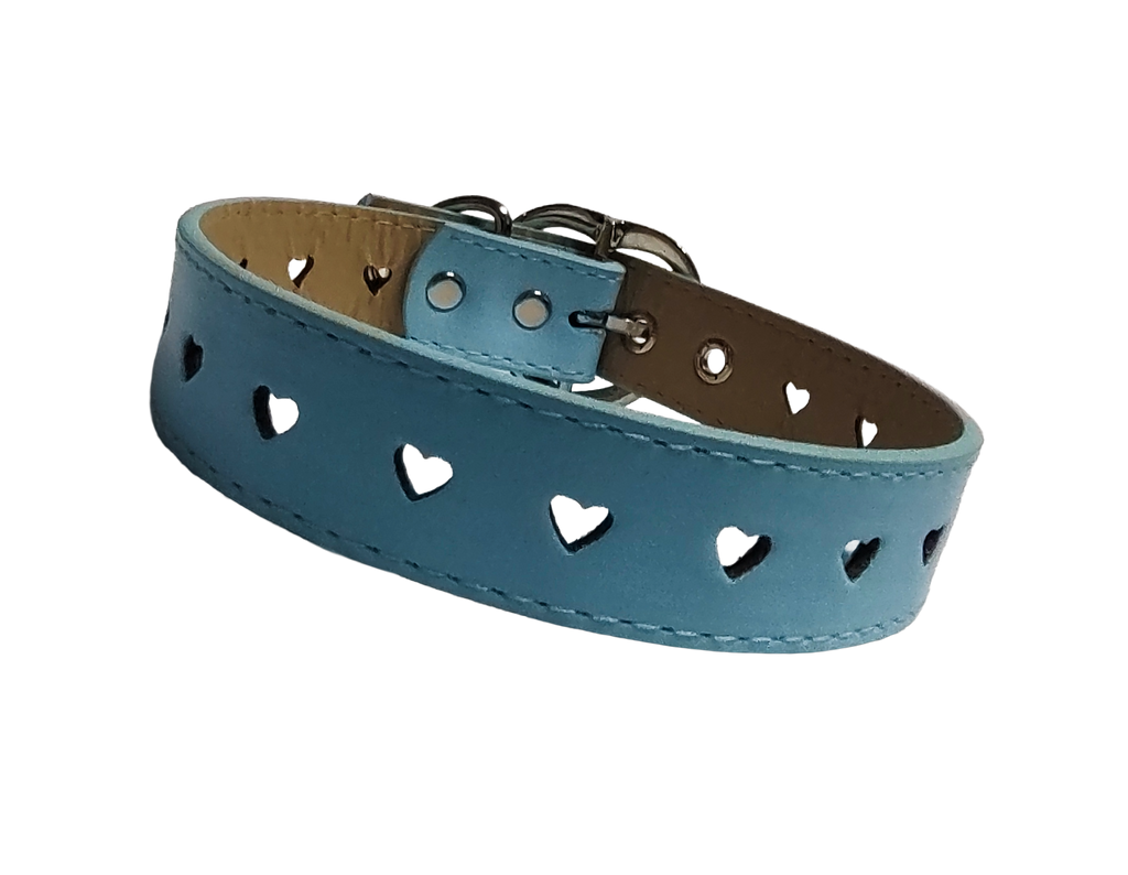 Light blue faux leather heart cut out collar with heart buckle front view